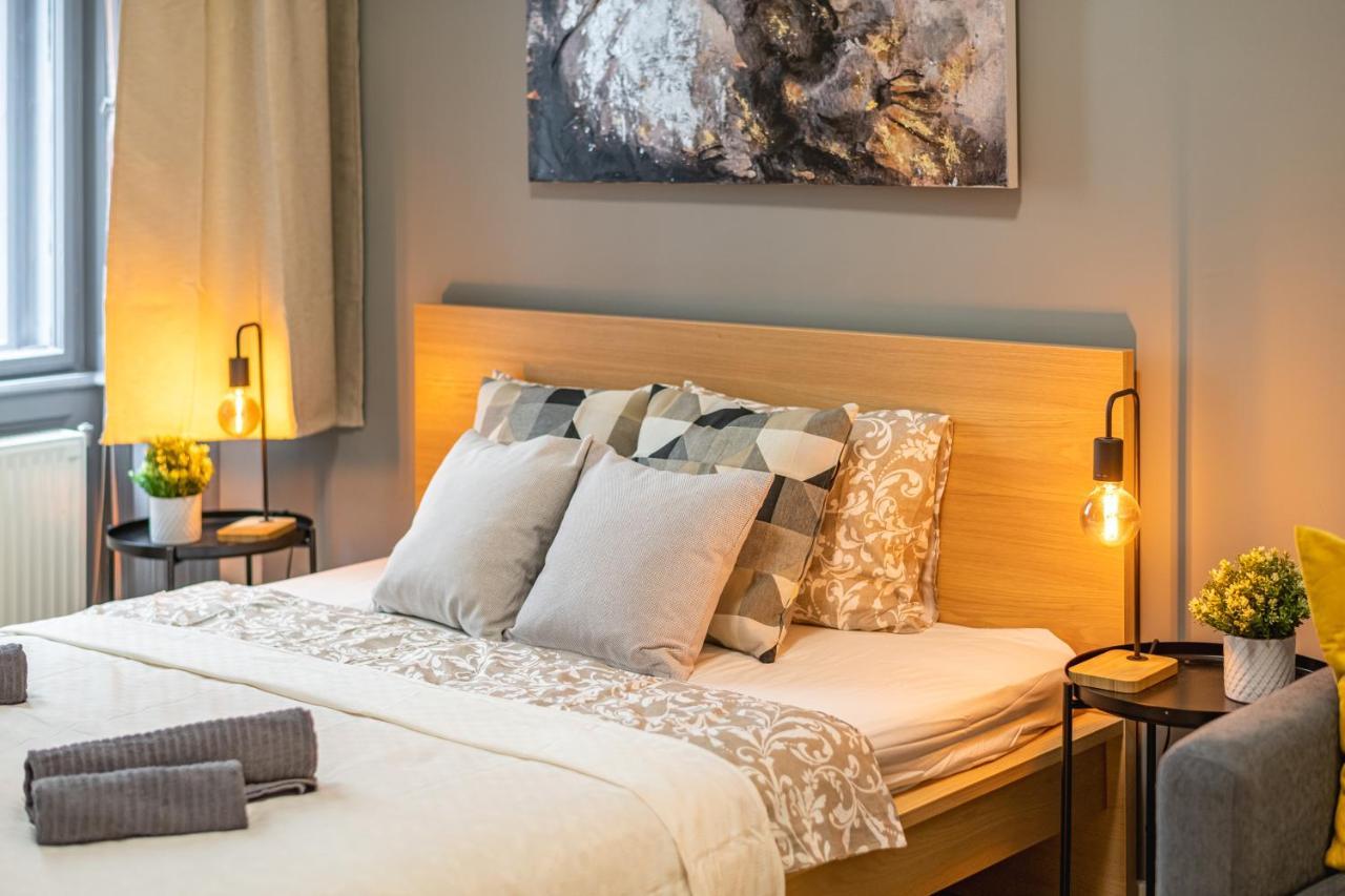 Deluxe Kazincy Apartment In The Heart Of Budapesta Exterior foto
