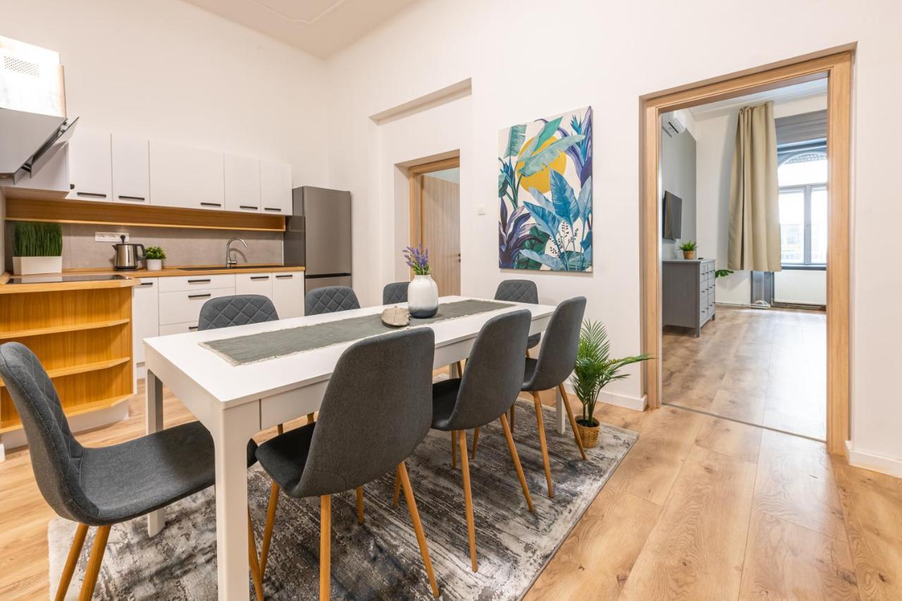 Deluxe Kazincy Apartment In The Heart Of Budapesta Exterior foto