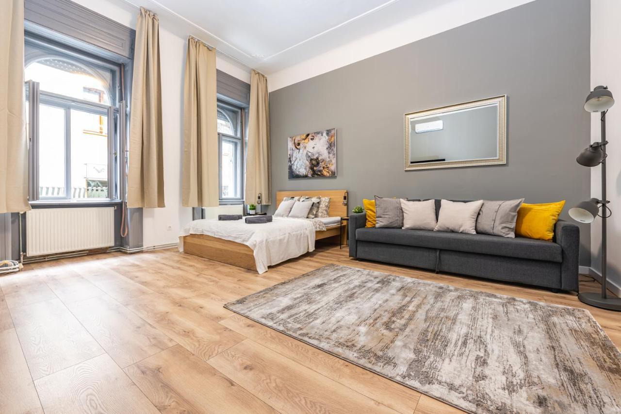 Deluxe Kazincy Apartment In The Heart Of Budapesta Exterior foto