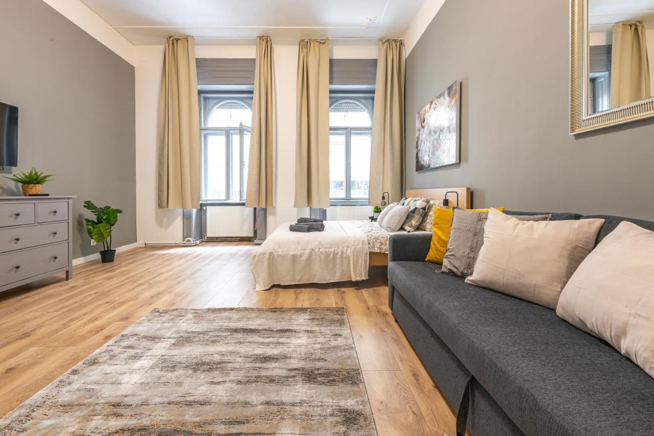Deluxe Kazincy Apartment In The Heart Of Budapesta Exterior foto