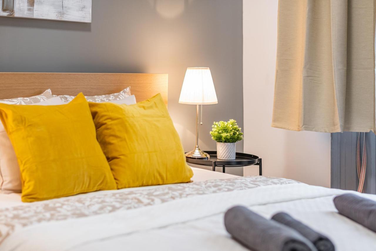 Deluxe Kazincy Apartment In The Heart Of Budapesta Exterior foto