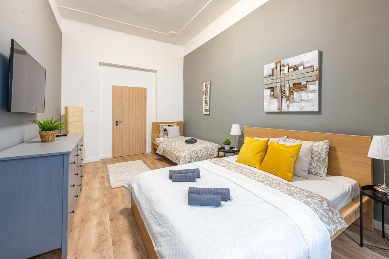 Deluxe Kazincy Apartment In The Heart Of Budapesta Exterior foto