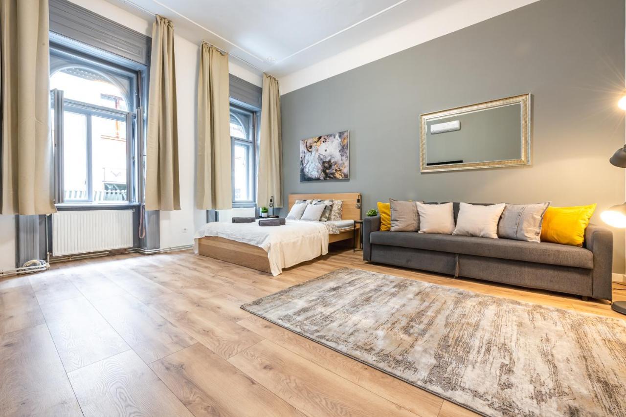 Deluxe Kazincy Apartment In The Heart Of Budapesta Exterior foto