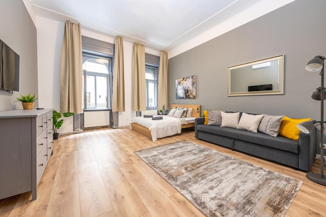 Deluxe Kazincy Apartment In The Heart Of Budapesta Exterior foto