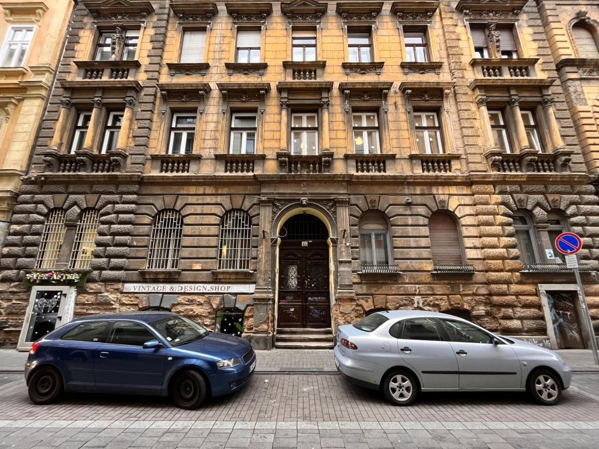 Deluxe Kazincy Apartment In The Heart Of Budapesta Exterior foto